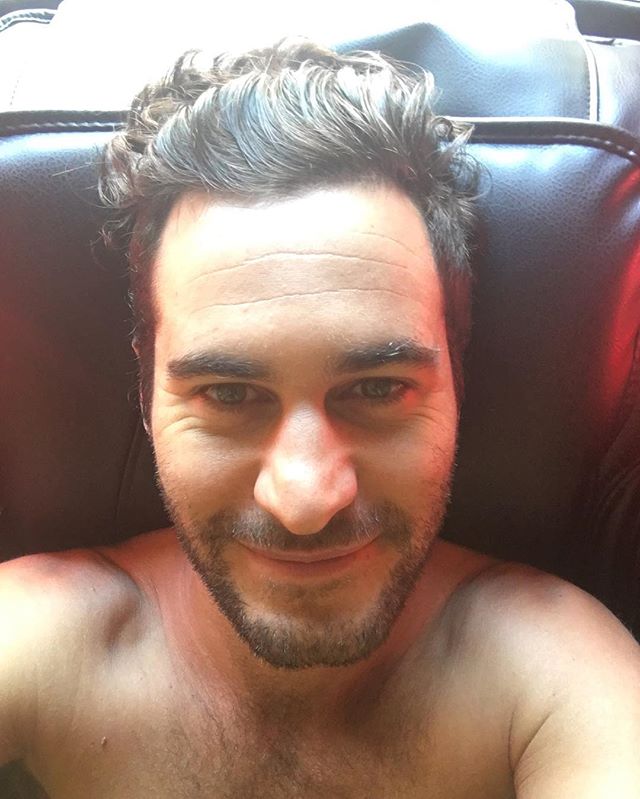 Good morning my fellow nuggetsRemember to pamper and love the shit out of yourself this weekend. You deserve it. This massage chair is my new home.