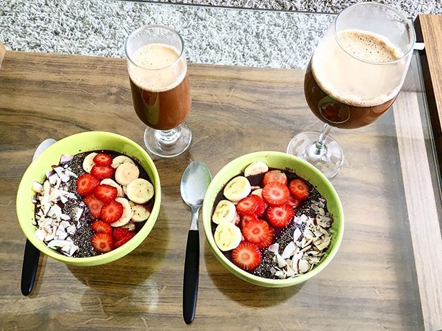 Homemade with all the goodies this morning. We have integrated into Brazil and we have learned their ways: all organic peanut butter and cocoa blended in, naners, strawberries, coconut and chia on tops. Coffee mixed with cinnamon and coconut oil. Honestly having acai and beach everyday is all I need, the little thangs...sending you love ️ wherever you be ?