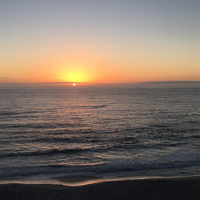 Affirmation for the day: I have my priorities straight "
I asked my amazing Operations Goddess Elo to always leave my schedule open during sunsets. Got this gift from my balcony in Clifton beach today. "