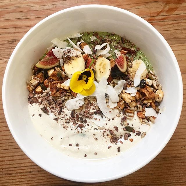 This masterpiece of coconut yogurt lapping up in the shore of granola, maca, fruit and nuts. Every want to shrink yourself down and play in your food? Let's do do who's coming with me? ?